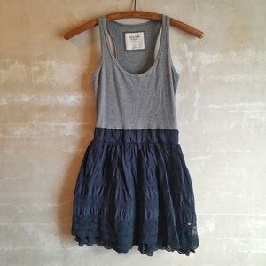 334a. gray & navy blue vintage Abercrombie & Fitch y2k 2010s mini dress, S
